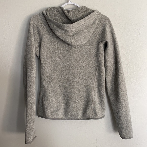 Small Women’s Fleece North Face Pullover. - Picture 4 of 4